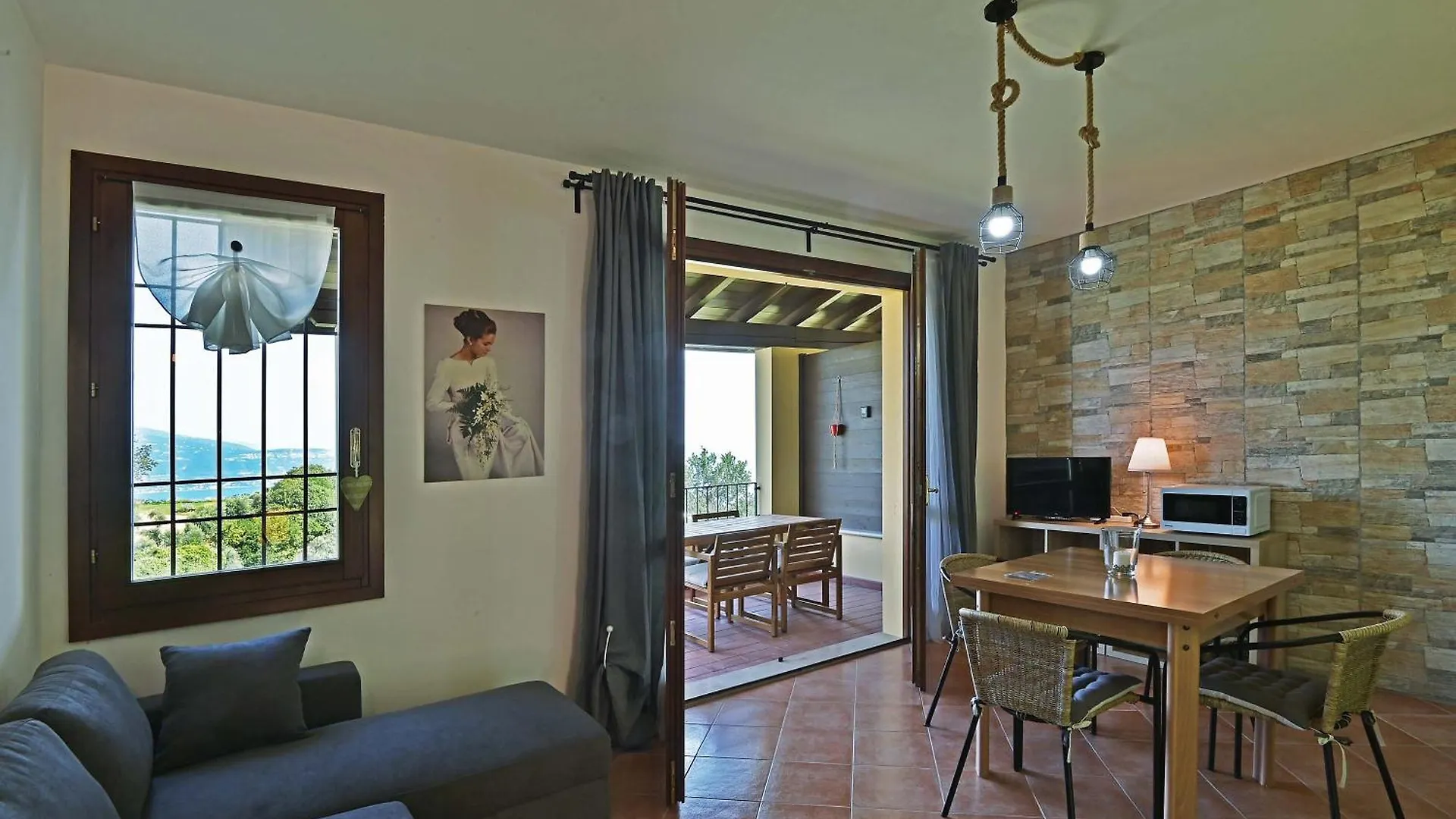 Bbq & Pools Ghh Apartment Toscolano Maderno Italy